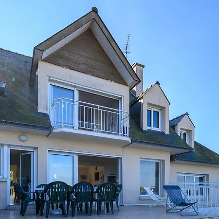 Les Pieds Dans L'eau Holiday home