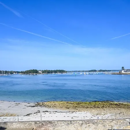 Les Pieds Dans L'eau Holiday home *