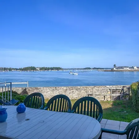 Holiday home Les Pieds Dans L'eau